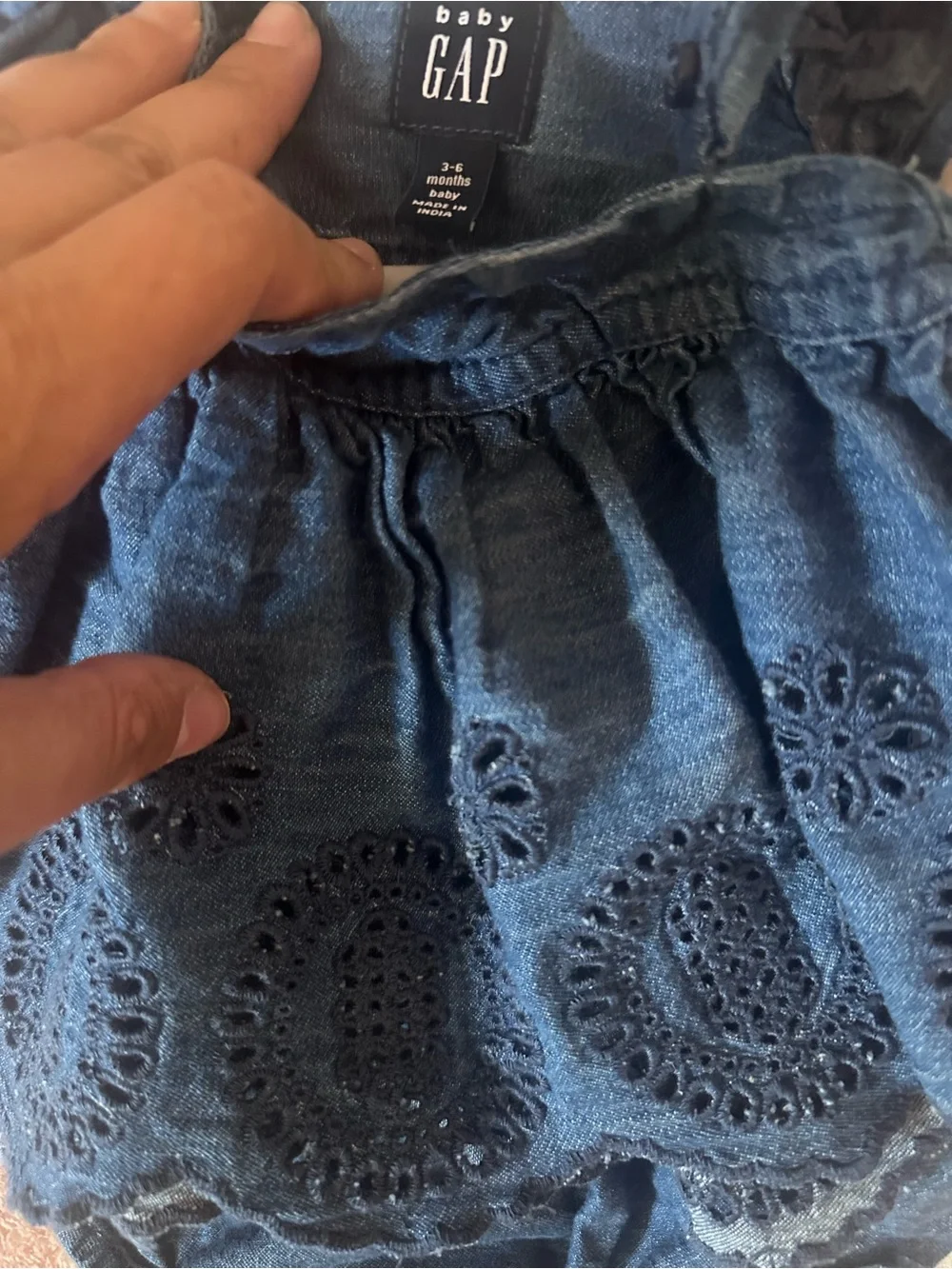 GAP Denim Blue Eyelet set size 3-6 months